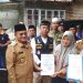 Wakil Walikota Jambi, Maulana berikan bantuan tanggap darurat kepada korban kebakaran rumah di wilayah Tahyatul Yaman, RT 02, Seberang, Kota Jambi. Foto: Meli