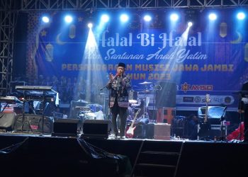 Wagub Jambi, Abdullah Sani di acara Halal Bihalal Musisi Tradisional Jawa. Foto: Dok Kominfo Prov Jambi