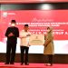 Wakil Presiden (Wapres) K.H. Ma`ruf Amin sore ini, Kamis (4/5/2023), menyerahkan bantuan peningkatan kualitas rumah tidak layak huni (Rutilahu) di Kota Jambi/ Foto: EP/RJP-BPMI Setwapres