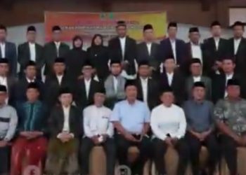 Momen foto bersama usai pelaksanaan Pelantikan dan Pengukuhan Dewan Pimpinan MUI Tanjung Jabung Timur, Rabu (12/04/2023). Foto: Dok Rizon