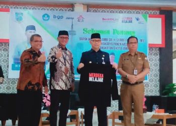 Walikota Jambi, Syarif Fasha di Festival Panen Hasil Belajar di Aula Balam Gedung BPMP Provinsi Jambi, Senin (8/5). Foto: Meli/ Ampar