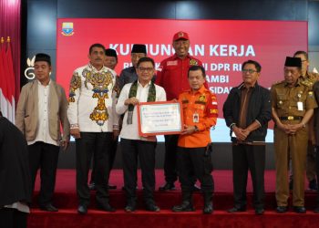 Gubernur Jambi, Al Haris terima Kunker Komisi VIII DPR RI di Auditorium Rumah Dinas Gubernur Jambi, Senin (8/5). Foto: Dok Kominfo Prov Jambi
