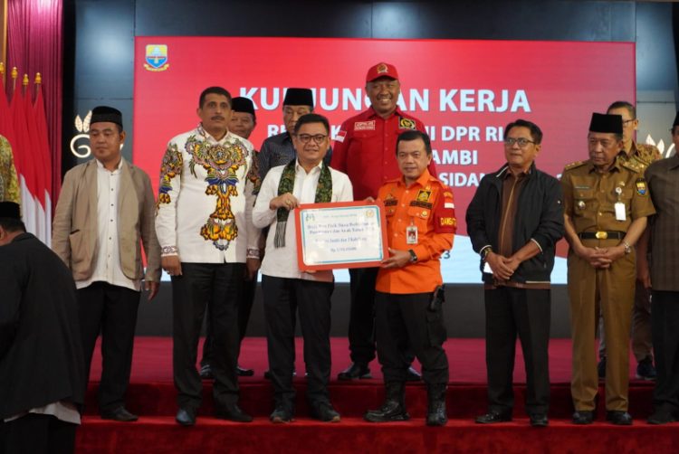 Gubernur Jambi, Al Haris terima Kunker Komisi VIII DPR RI di Auditorium Rumah Dinas Gubernur Jambi, Senin (8/5). Foto: Dok Kominfo Prov Jambi