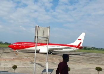 Pesawat Kepresidenan yang ditumpngi Jokowi Mendarat di Bandara Sultan Thaha Jambi Selasa (16/5/2023)/ Foto: Alan/ Ampar