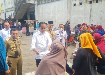 Jokowi Kunjungi Pasar Rakyat Talang Banjar Jambi/ Foto: Alan/ Ampar