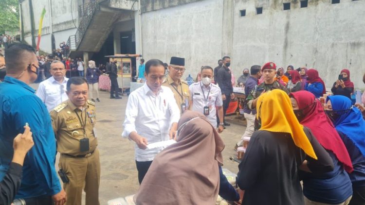 Jokowi Kunjungi Pasar Rakyat Talang Banjar Jambi/ Foto: Alan/ Ampar