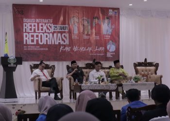 Ketua DPRD Provinsi Jambi Edi Purwanto menjadi narasumber dalam diskusi interaktif Refleksi 25 Tahun Reformasi. Foto: Humas DPRD Provinsi Jambi