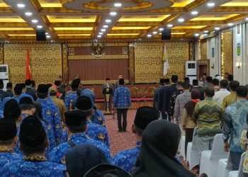 Gubernur Jambi Al Haris memimpin upacara peringatan hari lingkungan hidup sedunia yang berlangsung di auditorium Kantor Gubernur Jambi, Senin (19/06/2023) pagi/ Foto: Riky