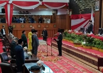 Supeno, Endang dan Sukmawati Resmi Dilantik jadi PAW Anggota DPRD Provinsi Jambi/ Foto: riky serampas