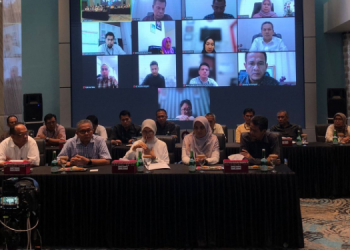 Konferensi Pers Bank Jambi yang dilaksanakan di Ballroom lantai 2 Gedung Mahligai, yang dipimpin Komisaris Utama Bank Jambi Hj. Emilia, M.E didampingi Komisaris Independen, Direktur Pemasaran dan Syariah, Direktur Operasional. Foto: Yossi