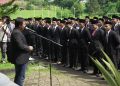 Bupati Tanjab Timur saat memberipesan penting ke ratusan Guru/ Foto: Willyy