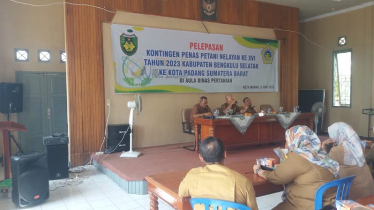 Pelepasan Kontak Tani Nelayan Andalan (KTNA) untuk mengikuti PENAS di Kota Padang. Foto: Ampar