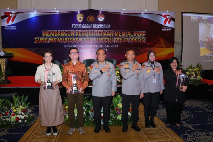 Polri menggelar Forum Group Discussion (FGD) dengan tema 'Membangun Kesejahteraan Mental PNPP Guna Mencegah Perilaku Bunuh Diri'. Foto: Humas Polri