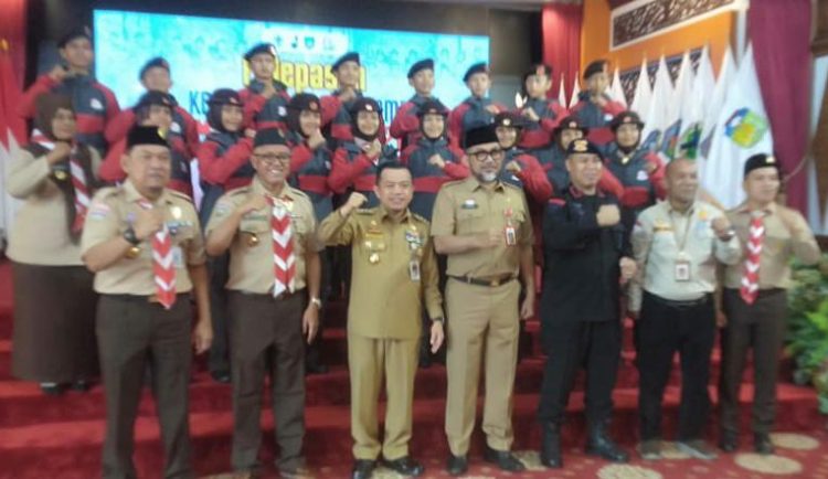 Al Haris Lepas Kontingen Pramuka Jambi ke Cibubur/ Foto: Meli/ Ampar