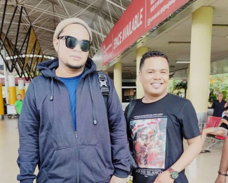 Virgoun Tambunan Ex Vokalsi Last Child saat mendarat di bandara Jambi Minggu 18 Juni 2023/ Foto: Juanda/ Ampar