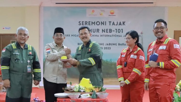 Anwar Sadat Hadiri Seremoni Tajak Pemboran Sumur NEB-101 SKK Migas-Petrochina International Jabung. Foto: Prokopim Tanjabbar