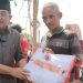 Anwar Sadat tinjau lokasi bencana alam tanah longsor di Kelurahan Senyerang, Senin (29/5). Foto: Prokopim Tanjabbar