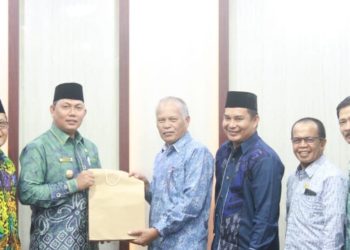 Wabup Hairan sambut Kunker DPRD Kota Sungai Penuh, Kamis (25/5). Foto: Prokopim Tanjabbar