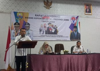 Sekretaris Dinas (Sekdis) Pemuda dan Olahraga (Dispora) Provinsi Jambi, M Syahran tutup Rakor Kepemudaan se-Provinsi Jambi. Foto: RJC