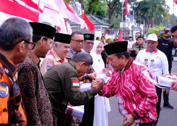 Al Haris Lepas Kirab Peringatan 10 Muharram Serta Santuni Ribuan Anak Yatim/ Foto: Juanda / Ampar