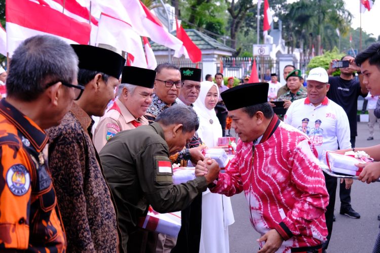 Al Haris Lepas Kirab Peringatan 10 Muharram Serta Santuni Ribuan Anak Yatim/ Foto: Juanda / Ampar