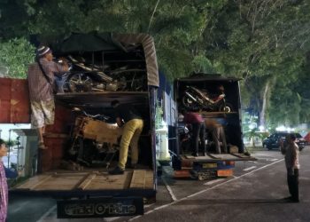 Tim Resmob Ditreskrimum Polda Jambi mengamankan 2 unit truk yang berisikan 36 unit sepeda motor tanpa Bukti Kepemilikan yang Sah ( BPKB )/ Foto: Tna