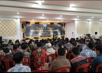 Pelepasan Siswa Kelas XII SMAN 12 Kota Jambi, Al Haris Berikan Wejangan Kepada Siswa Baru Lulus/ AMPAR