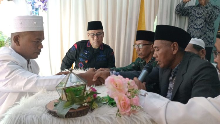 Dansat Brimob Polda Jambi Jadi Saksi Akad Nikah Syarifuddin Nasution Jurnalis VIVA/ Foto: ucokk