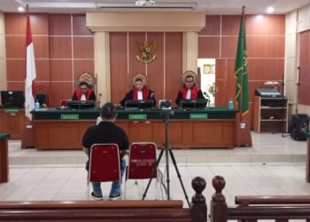 Sidang perdana Hendri Gunawan, Kamis (13/7). Foto: Ampar