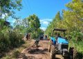 Warga Desa Tanjung Mudo Swadaya Perbaiki Jalan Kabupaten 1,5 KM Rusak Parah/ Foto: Mustamar