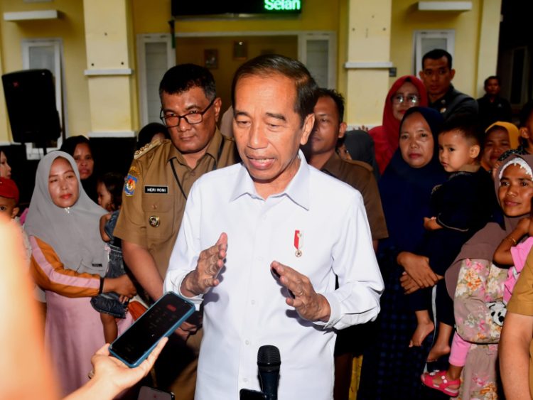 Presiden Joko Widodo saat berkunjung ke Puskesmas Srikuncoro. Foto: Rusman - Biro Pers Sekretariat Presiden
