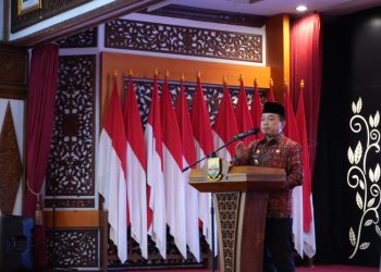 Gubernur Jambi Al Haris di Rakor Penguatan Kelembagaan Forum Kewaspadaan Dini Masyarakat (FKDM) se-Provinsi Jambi, Kamis (20/7). Foto: Harun