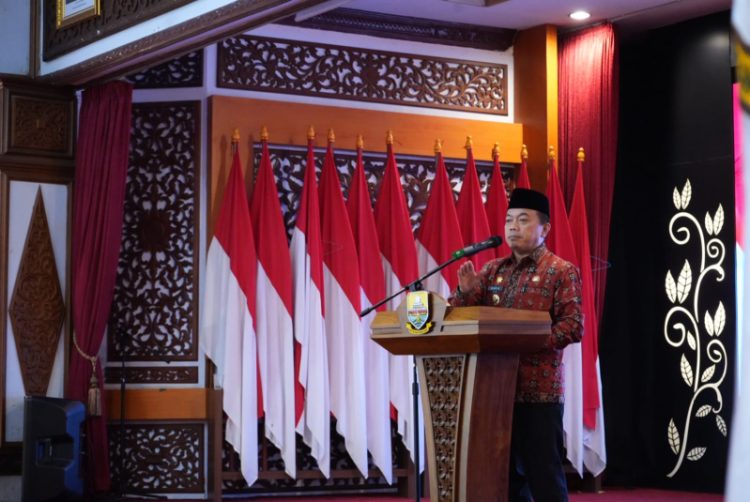 Gubernur Jambi Al Haris di Rakor Penguatan Kelembagaan Forum Kewaspadaan Dini Masyarakat (FKDM) se-Provinsi Jambi, Kamis (20/7). Foto: Harun