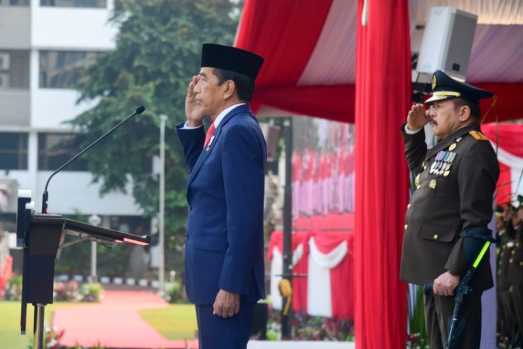 Presiden RI, Joko Widodo saat mengikuti upacara hari Bhakti Adhyaksa ke-63, di Lapangan Upacara Badan Pendidikan dan Pelatihan Kejaksaan Republik Indonesia, Jakarta, Sabtu (22/7). Foto: Foto: Muchlis Jr - Biro Pers Sekretariat Presiden