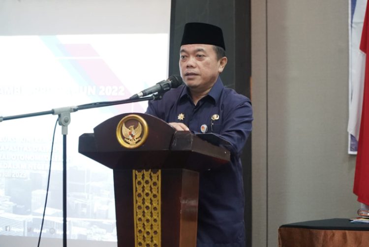 Gubernur Jambi Al Haris saat membuka Rapat Konfirmasi dan Reviu Evaluasi Laporan Penyelenggaraan Pemerintahan Daerah (LPPD) Kabupaten/Kota se Provinsi Jambi Tahun 2023 di Shang Ratu Hotel, Selasa (25/7). Foto: Harun