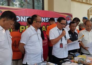 Dirresnarkoba Polda Jambi, Kombes Pol. Thomas Panji Susbandaru saat konferensi pers ungkap kasus penyalahgunaan narkoba di Lobby B Mapolda pada Rabu, (27/07/23)/ (Foto: Ega)