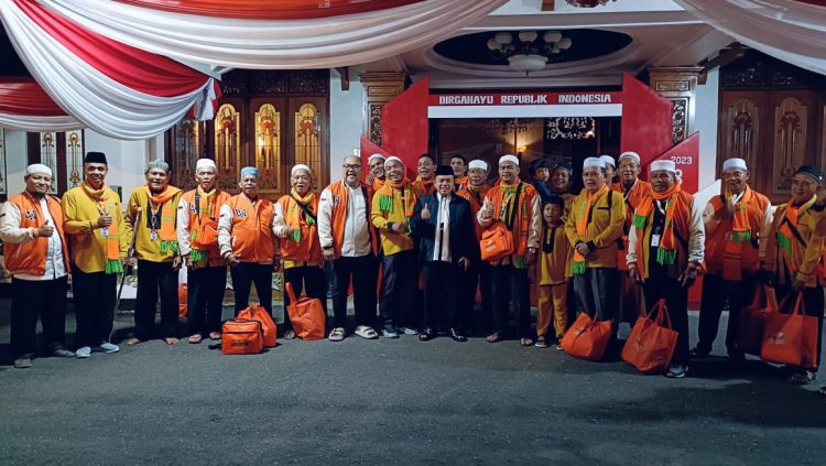 Al Haris Lepas Keberangkatan 111 Jemaah Umroh VIP Travel Lightwater/ Foto: riki