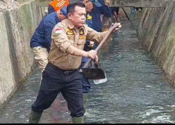 Gubernur Jambi Al Haris menghadiri acara kerja nyata, pengendali banjir kota Jambi (Real Work) tahun 2023. Di Simpang IV Sipin, kecamatan Telanaipura, Selasa (15/08/2023/ Foto: Lutf