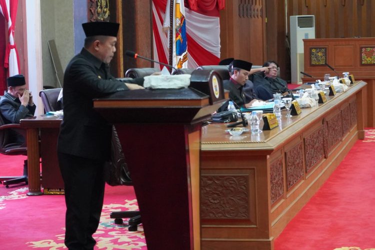 Gubernur Al Haris dalam paripurna DPRD Provinsi Jambi rabu (2/8/2023) malam./ Foto: jd/ampar