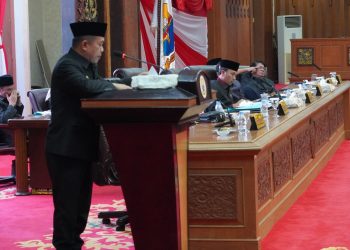 Gubernur Al Haris dalam paripurna DPRD Provinsi Jambi rabu (2/8/2023) malam./ Foto: jd/ampar