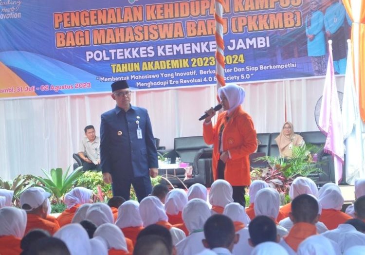 Walikota Fasha ke Mahasiswa Poltekes Jambi: Kalian Tongkat Estafet Kepemimpinan yang Akan Menggantikan Kami Dimasa yang Akan Datang/ Foto: Melli/Ampar