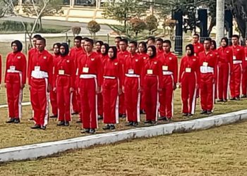 Paskibraka Sarolangun latihan peringati HUT Kemerdekaan RI ke-78 di Lapangan Gunung Kembang. Foto: Fdn/Ampar