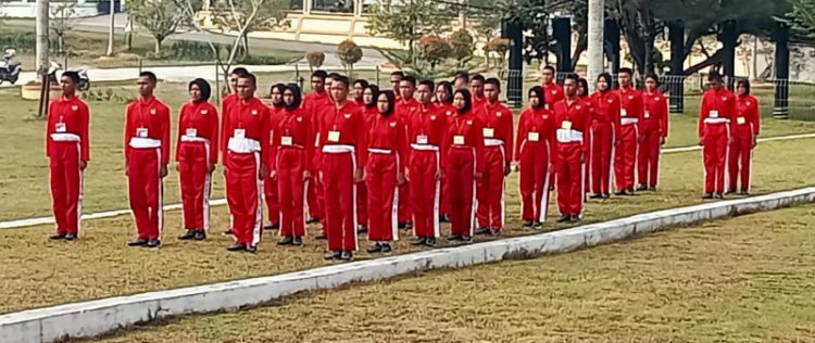 Paskibraka Sarolangun latihan peringati HUT Kemerdekaan RI ke-78 di Lapangan Gunung Kembang. Foto: Fdn/Ampar