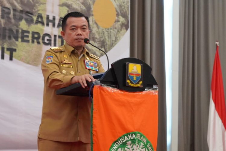 Gubernur Jambi Al Haris saat membuka Focus Group Discussion (FGD) Pemerintah Provinsi Jambi bersama Pengurus Gabungan Pengusaha Kelapa Sawit Indonesia (GAPKI) Cabang Jambi, di Swiss Bell Hotel, Senin (07/08). Foto: Novriansah