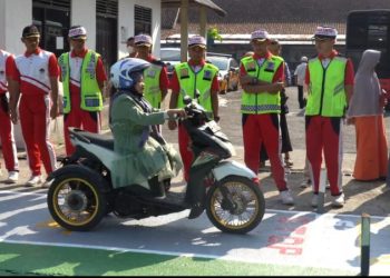 Lintasan angka 8 dalam pembuatan SIM C diganti ke huruf S. Foto: Humas Polri