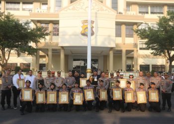 Sebanyak 19 personel Polda Jambi terima penghargaan dari kapolri, Senin (7/8). Foto: Humas Polda Jambi