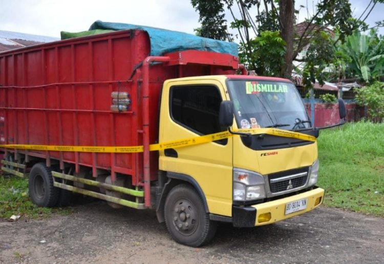 Mobil Angkutan Batubara yang melanggar melintasi jalan dalam Kota Jambi pada 2022/ (Foto: Meli/Ampar)