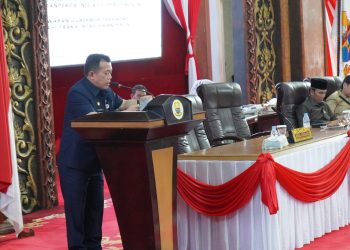Al Haris Sampaikan Jawaban Pemerintah Terhadap Pemandangan Umum Fraksi-fraksi DPRD Provinsi Jambi/ Foto: Alan