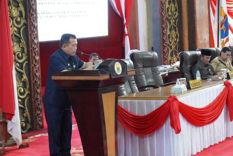 Al Haris Sampaikan Jawaban Pemerintah Terhadap Pemandangan Umum Fraksi-fraksi DPRD Provinsi Jambi/ Foto: Alan