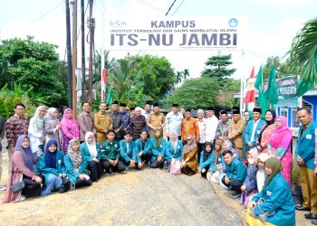 Wagub Jambi Abdullah Sani pada acara Pembukaan Selubung Nama Merk ITS-NU Jambi, bertempat di Kampus ITS-NU Jambi Kelurahan Rawasari, Kecamatan Alam Barajo, Kota Jambi, Senin (14/08). Foto: Sobirin